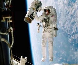 puzzel Astronaut tijdens een ruimtemissie met behulp van een rugzak voortstuwing
