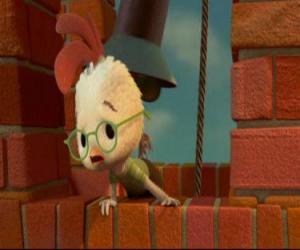 puzzel Chicken Little, waarschuwing van de school bel en riep iedereen "¡Ren voor je leven!"