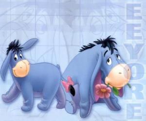 puzzel De ezel Eeyore in twee beelden met een lint op de staart en de andere met een bloem in haar mond