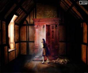 puzzel De kleine Lucy Pevensie worden binnengebracht in de kast