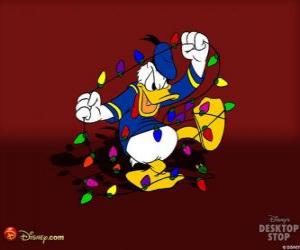 puzzel Donald Duck boos proberen een krans van licht plaats voor Kerstmis