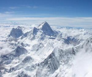 puzzel Mount Everest is de hoogste berg op Aarde, met 8.850m. Het is gelegen in de Himalaya in Azië, en markeert de grens tussen Nepal en China.