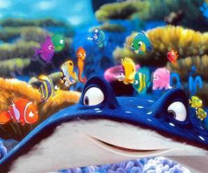 puzzel Nemo en zijn vriendjes van school onder de bescherming van de leraar Mr Ray