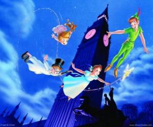 puzzel Peter Pan, Wendy, John en Michael vliegen door de lucht boven Londen
