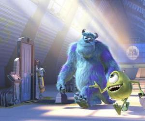 puzzel Sulley en Mike zijn vriend in een van de poorten die vanaf Monstropolis naar de menselijke wereld