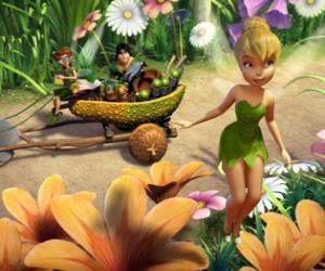 puzzel Tinker Bell op vluchten tussen de planten met haar vrienden en Clank Bobble