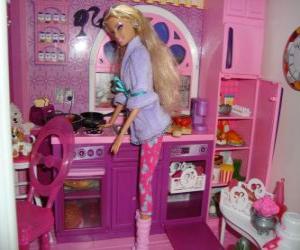 puzzel Barbie in de keuken