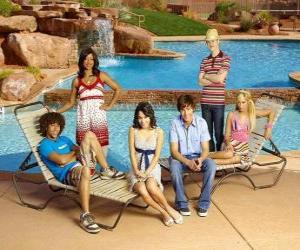 puzzel Chad (Corbin Bleu), Taylor (Monique Coleman), Gabriella Montez (Vanessa Hudgens), Troy Bolton (Zac Efron), Ryan Evans (Lucas Grabeel), Sharpay Evans (Ashley Tisdale) naast het zwembad