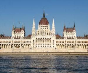 puzzel De indrukwekkende Hongaarse parlement in Boedapest aan de oever van de Donau