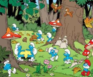 puzzel De Smurfen werken in het bos, het verzamelen van voedsel