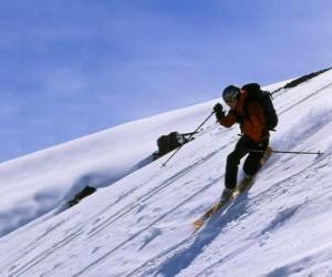 puzzel De Telemark ski is een techniek die werd geboren in 1825, beschouwd als de vader van het moderne skiën