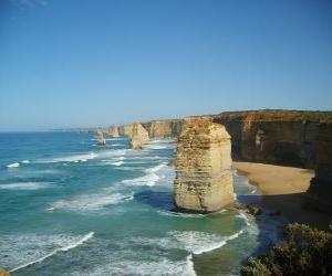 puzzel De Twaalf Apostelen, is een cluster van kalksteen naalden steken uit de zee voor de kust van Port Campbell National Park in Victoria, Australië.