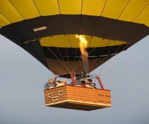 puzzel Familie vliegen in ballon