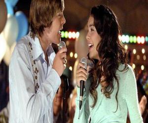 puzzel Gabriella Montez (Vanessa Hudgens), Troy Bolton (Zac Efron) karaoke zingen