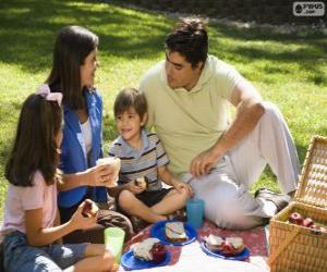 puzzel Gezin in een picknick in het park