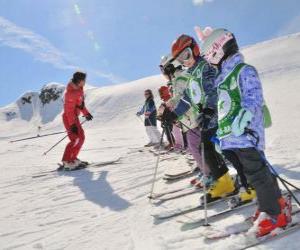 puzzel Groep kinderen aandacht voor de ski-instructeur