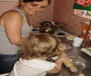 puzzel Grootmoeder onderwijs haar kleindochter te koken