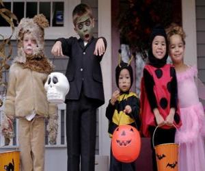 puzzel Halloween kostuums voor kinderen