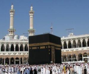 puzzel Islamitische pelgrims lopen rond de Ka'aba, een kubusvormig gebouw in Mekka, Saoedi-Arabië