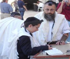 puzzel Jongen studeren met zijn leraar, zowel met Kippah, rituele kleine kalotje