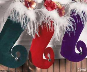 puzzel Kerst sokken opknoping en vol geschenken