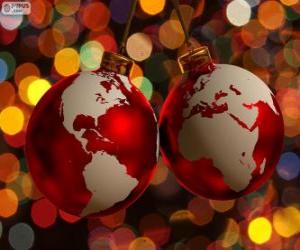 puzzel Kerstballen versierd met de kaart van de wereld