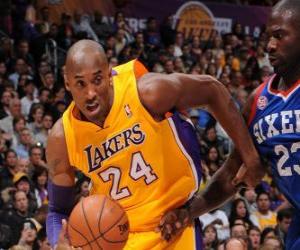 puzzel Kobe Bryant spelen van een spelletje basketbal