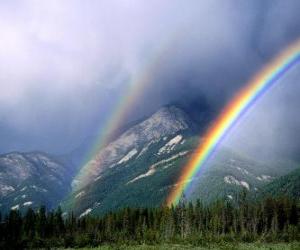 puzzel Landschap met regenboog, zon, wolken