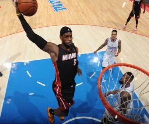 puzzel Lebron James gaat voor een Slam Dunk