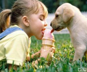 puzzel Meisje en de hond delen een ijsje