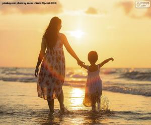 puzzel Moeder met haar dochter op het strand