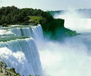 puzzel Niagarawatervallen, volumineuze watervallen op de grens tussen Canada en de VS
