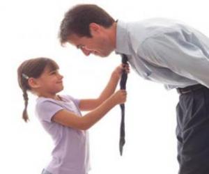 puzzel Papa kijkt zijn dochter als hij stropdas gestrikt
