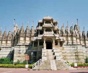 puzzel Ranakpur Tempel, de grootste Jain tempel in India. Tempel gebouwd in marmer