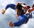 Superman vliegt in de lucht, met gesloten vuisten en met zijn colbertjas