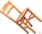 Eenvoudige houten stoel