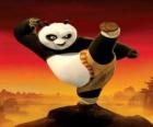 Po, de panda fan van Kung Fu, een opleiding tot master krijger te worden