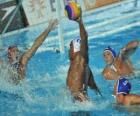 Waterpolo - Speler bereid tot finish voor de doelman