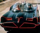 Batman en Robin in zijn Batmobiel