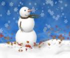Sneeuwpop met sjaal samengesteld uit drie sneeuwballen