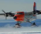 Twin Otter uitgerust voor sneeuw