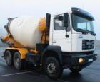 Truckmixer van het merk MAN, wit