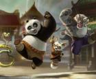 Po met haar vrienden Snake, Shifu Fu en Tai Lung