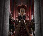 The Red Queen (Helena Bonham Carter) is de tirannieke heerser van de onderwereld.