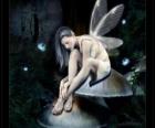 Fairy zittend op een paddestoel