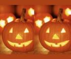 Halloween pompoenen gesneden met een gezicht en een brandende kaars in of Jack-o'lantern