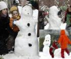 Kinderen spelen met een sneeuwpop