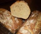Brood is een voedingsmiddel dat deel uitmaakt van het traditionele dieet in Europa, het Midden-Oosten, India en Amerika.