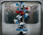 De Smurfen zijn gevangen in de metro deuren - De Smurfen, film -