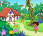 Dora, naast een huis in het bos